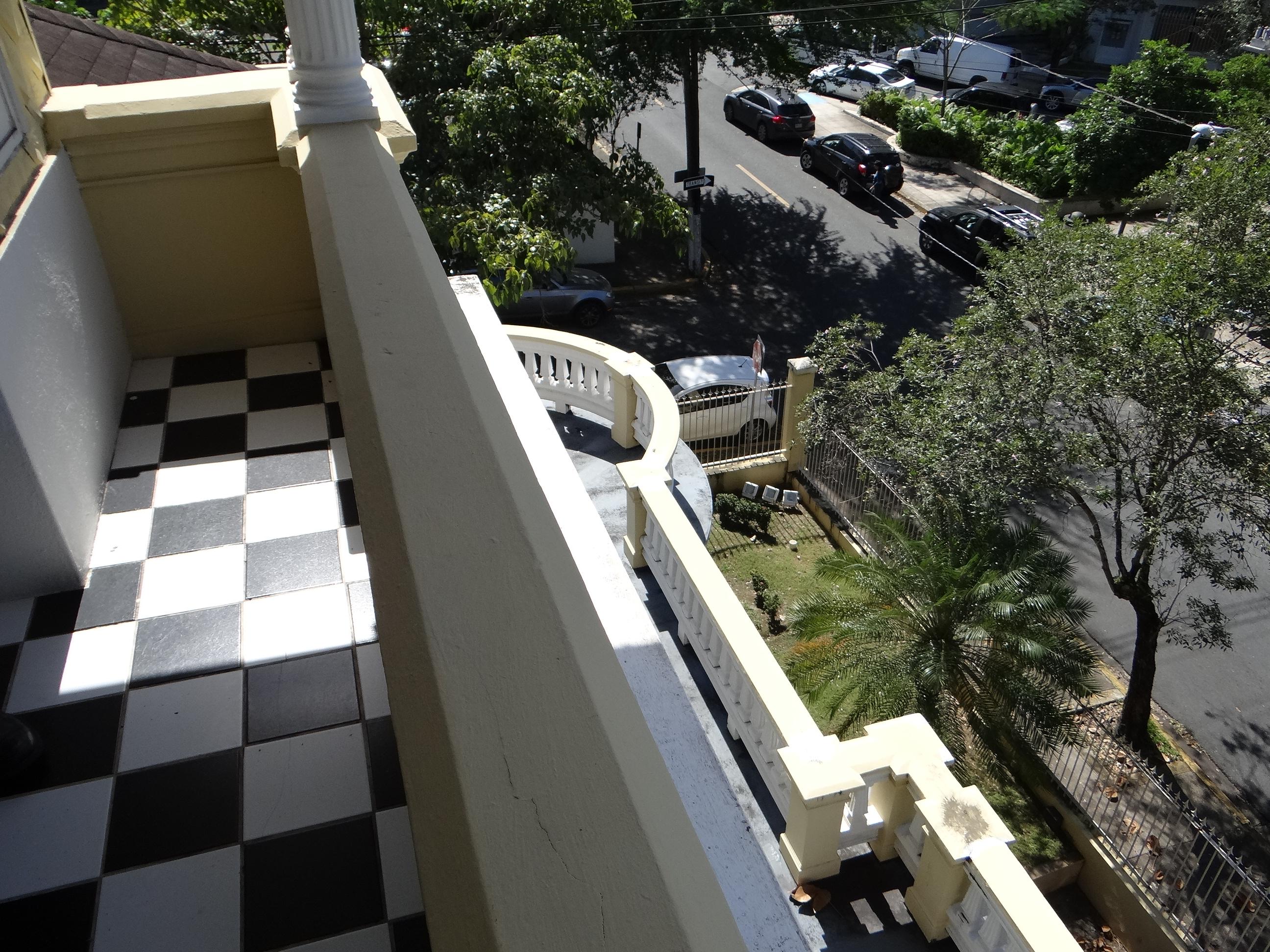 Casa La Giralda - Avenida Miramar, esquina calle Marti 651 - San Juan (Miramar) - 2014 00010